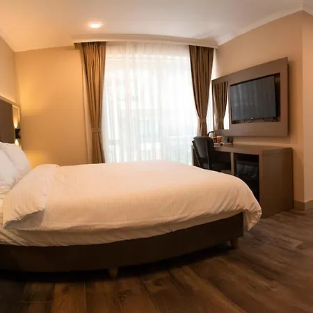 Otel Max *